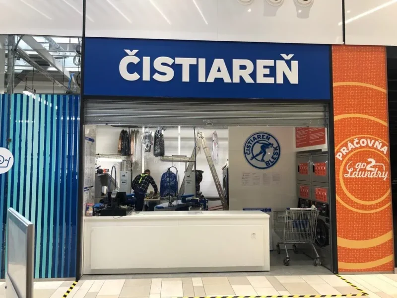 Cistiaren_odevov_Tesco_Petrzalka